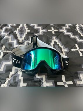 SMITH Black Goggles with Green-Blue Mirrored Lens